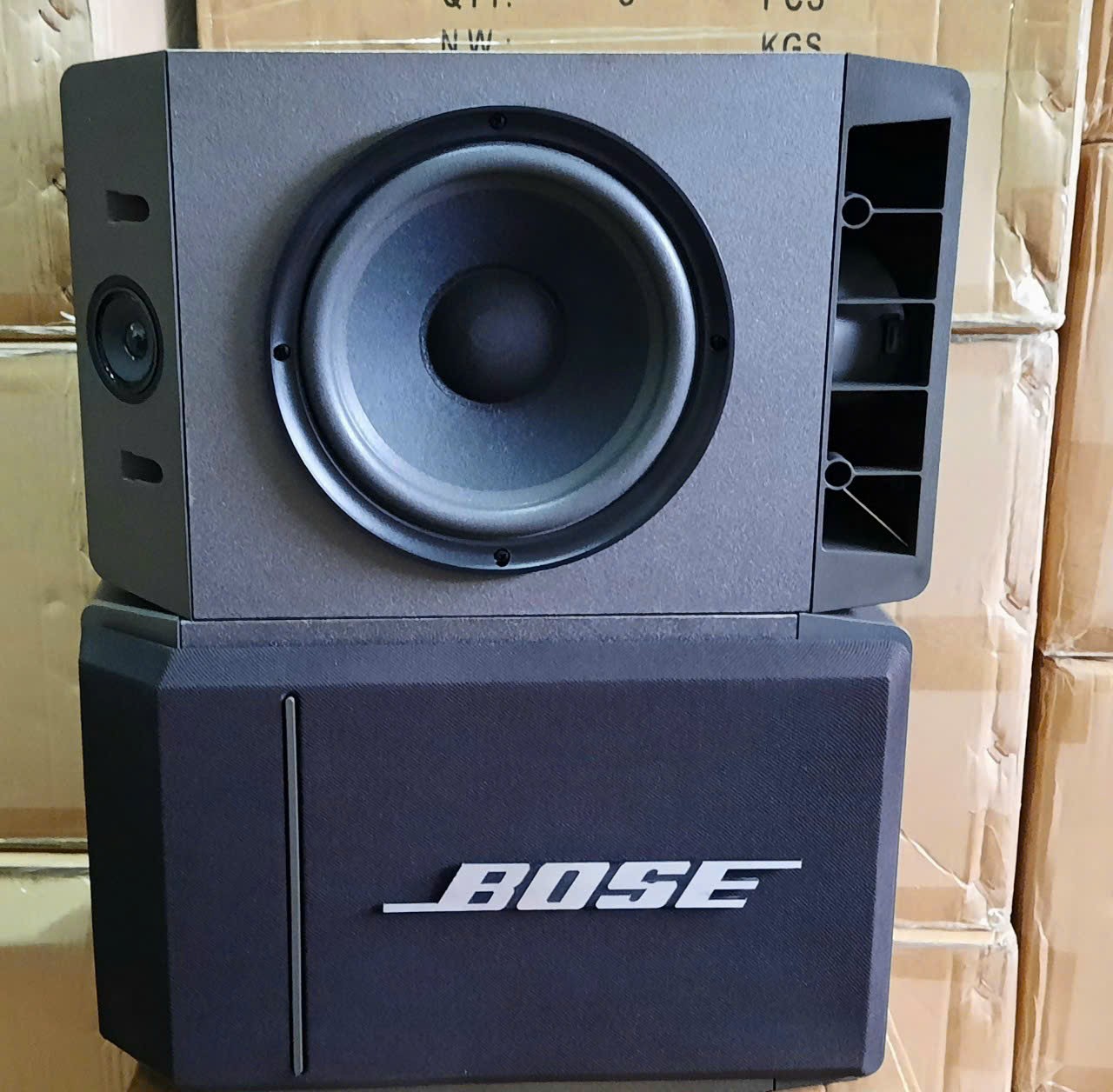 Loa chuyên cho karaoke và nghe nhạc Bose 301 seri 4 (giá 1 cặp)