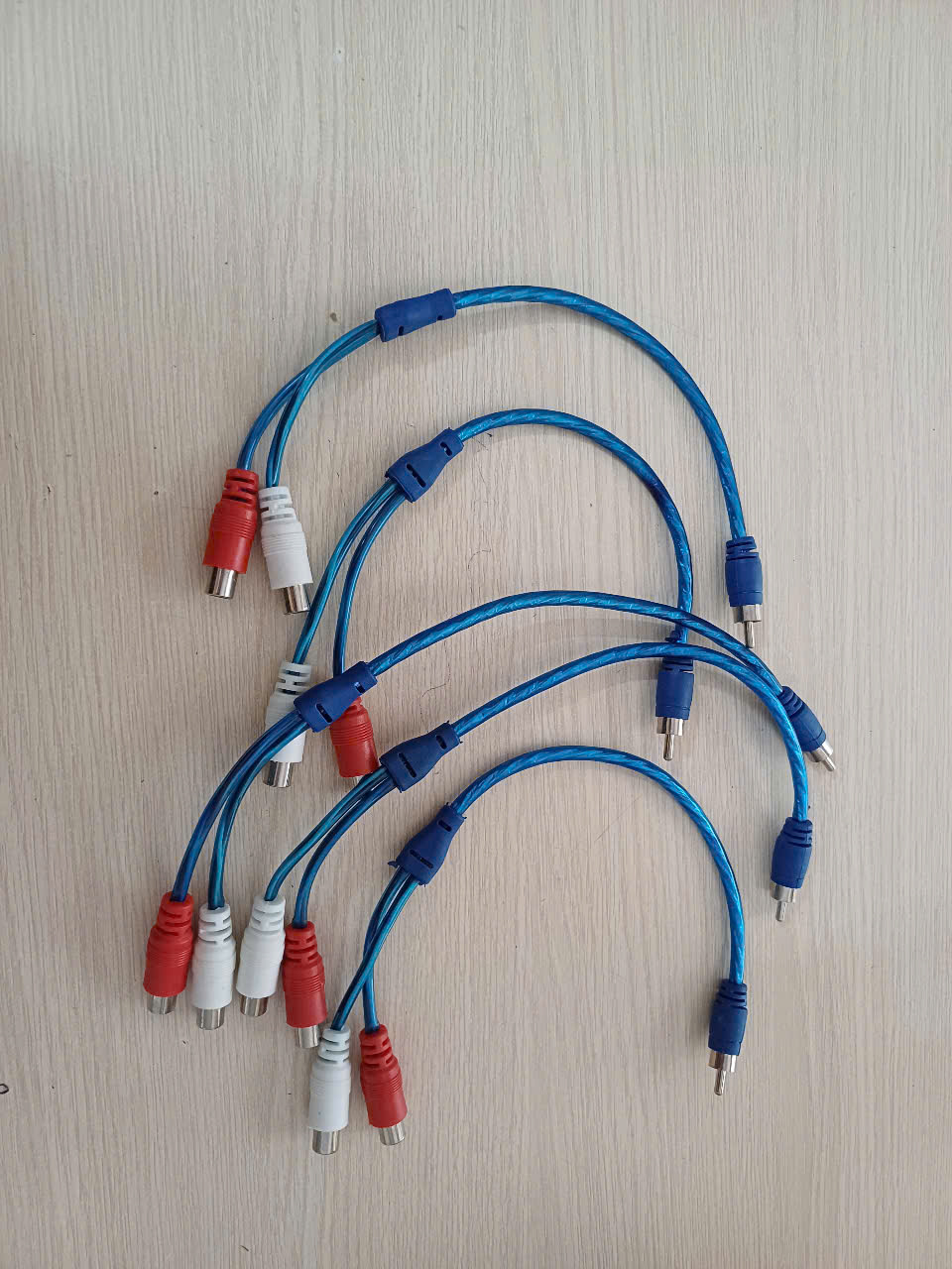 Dây chuyển 1 đầu RCA đực ra 2 đầu RCA cái dài 30cm 